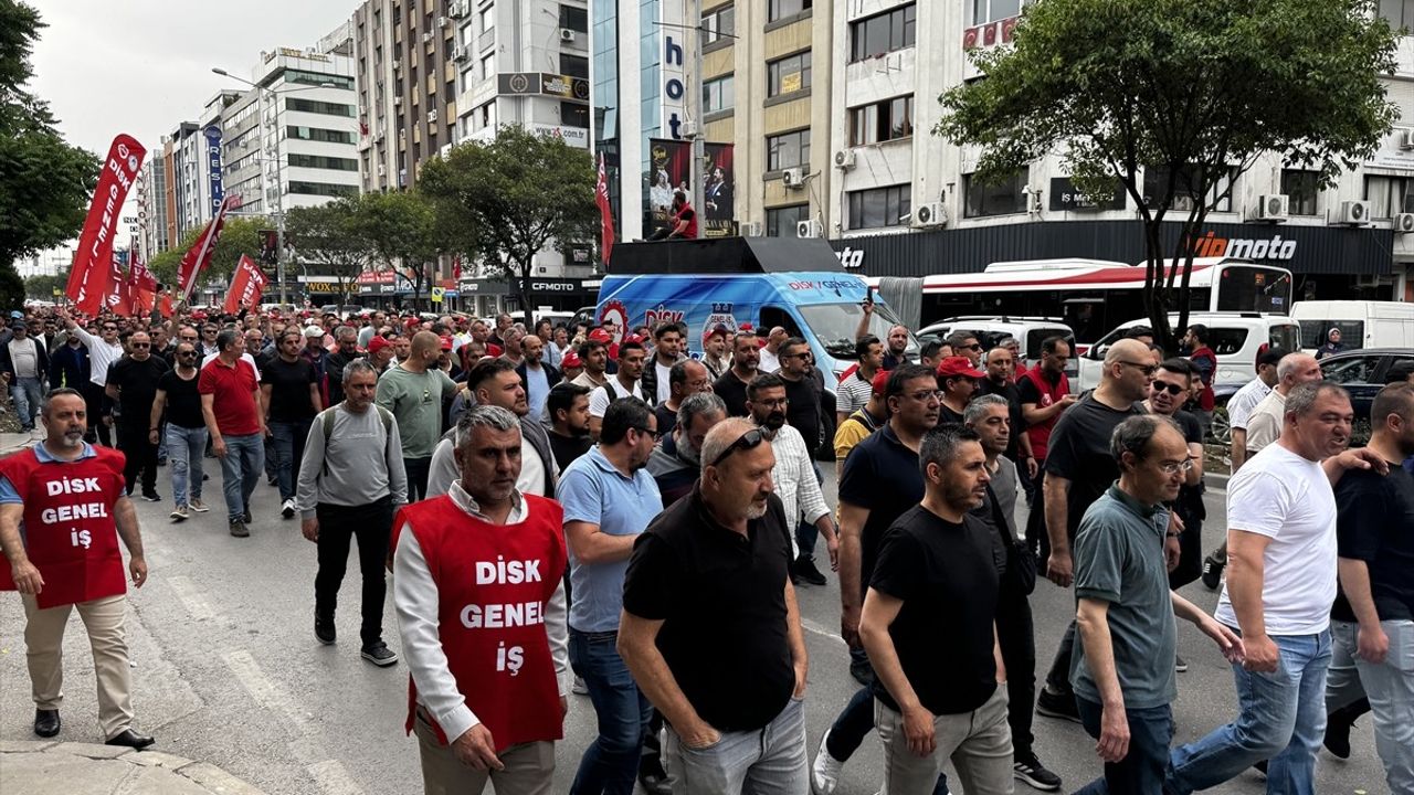 İzmir'de Grev ve Anlaşmazlık Süreci Devam Ediyor