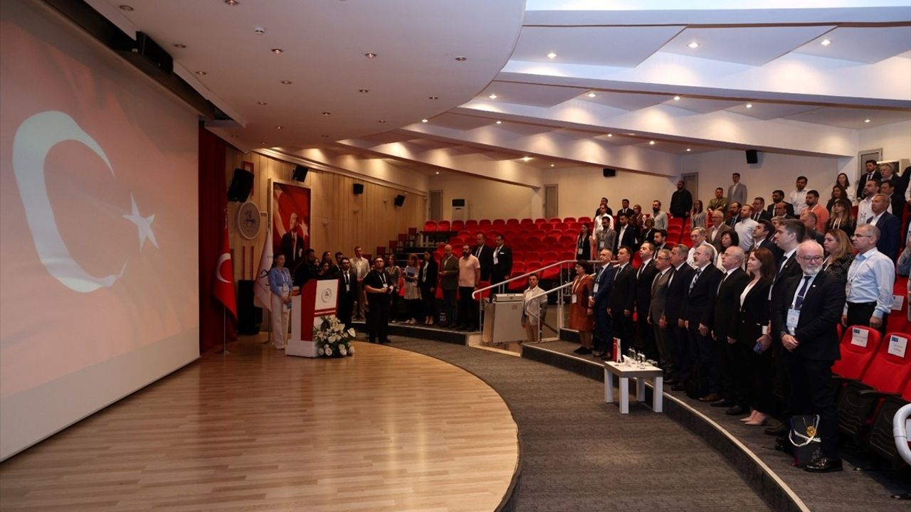 İzmir'de Hidrojen Teknolojileri Kongresi Başladı