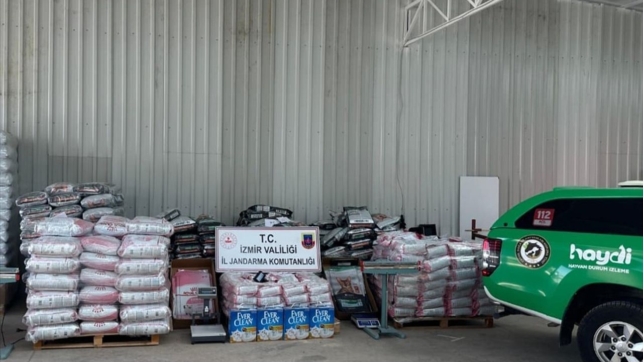 İzmir'de Kaçakçılık Operasyonu: 14 Ton Sahte Hayvan Maması Ele Geçirildi