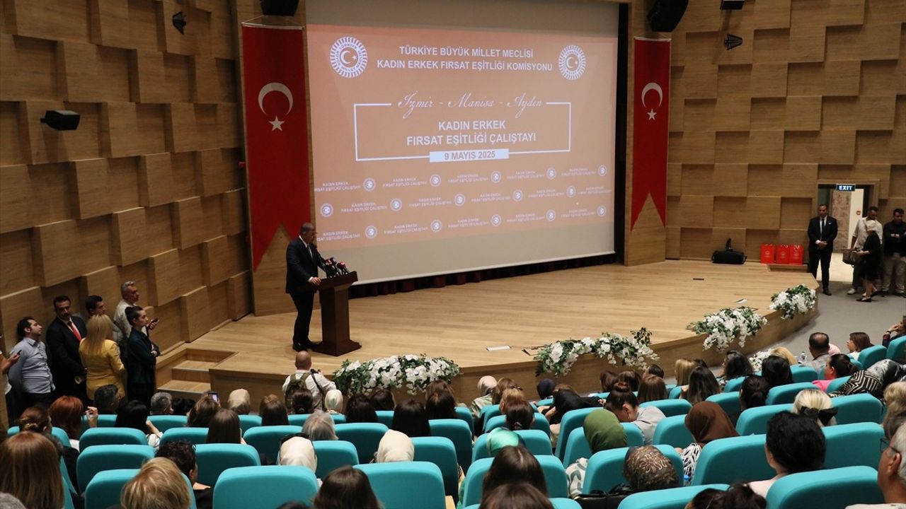 İzmir'de Kadın Erkek Fırsat Eşitliği Çalıştayı Gerçekleştirildi