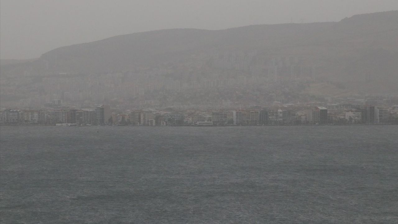 İzmir'de Toz Taşınımı Hayatı Olumsuz Etkiliyor