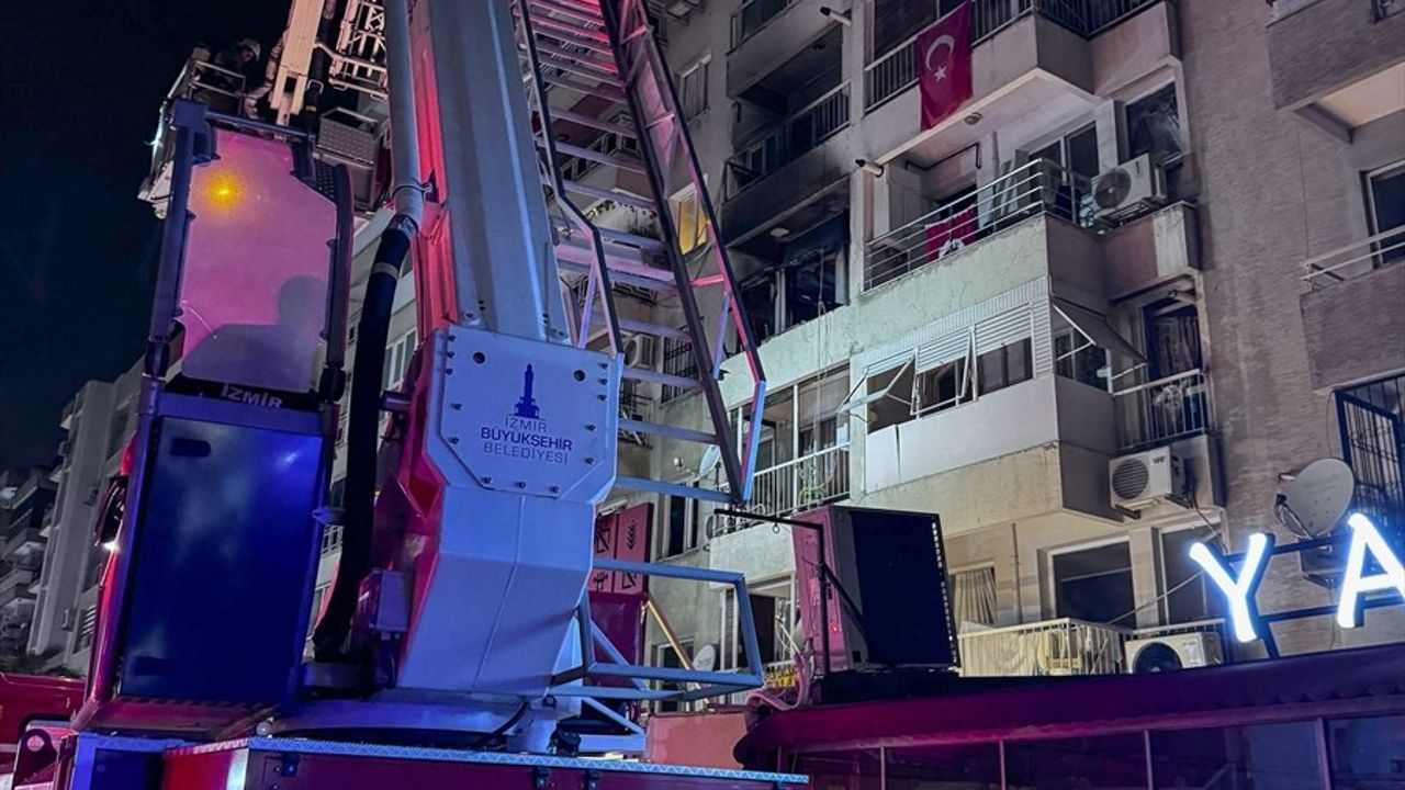 İzmir'deki Patlamada 4 Yaralı: Soruşturma Başlatıldı