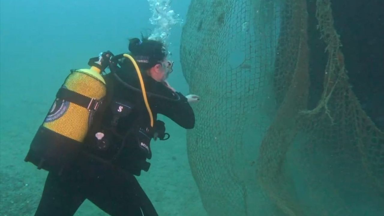 İzmir Karaburun'da 1,5 Ton Hayalet Ağ Temizliği