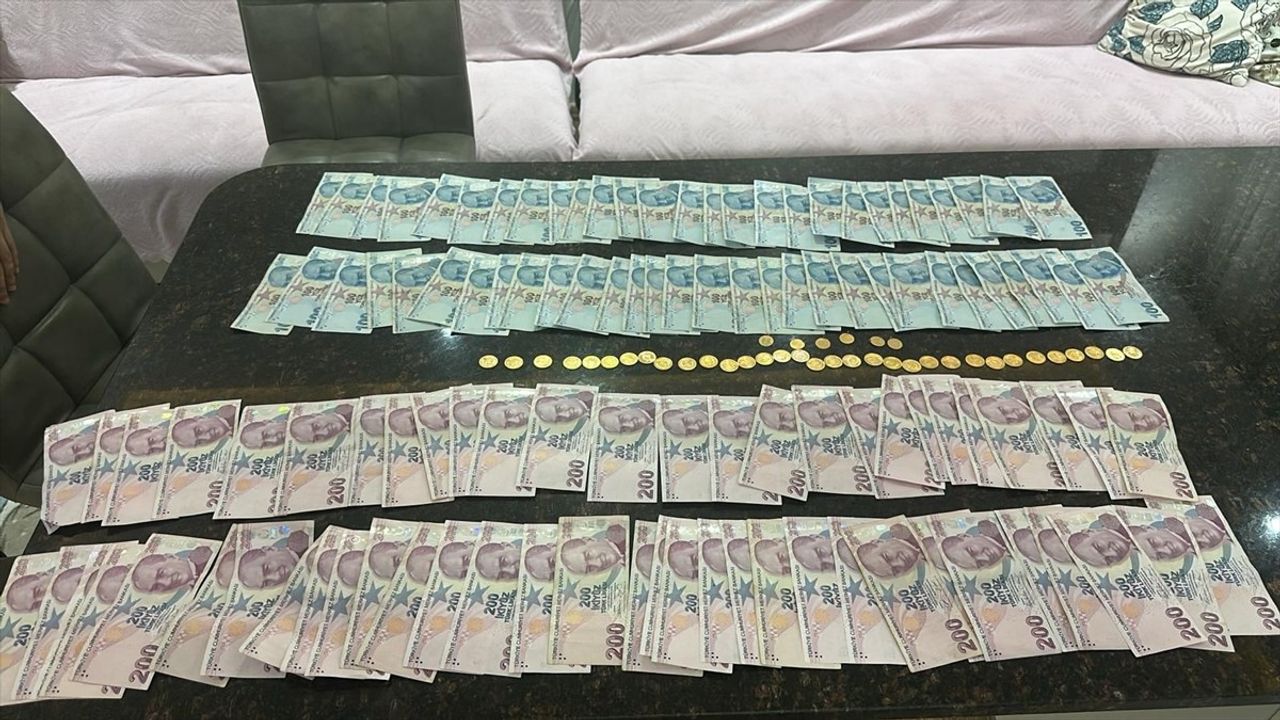 İzmir Merkezli FETÖ Operasyonunda 13 Şüpheli Tutuklandı