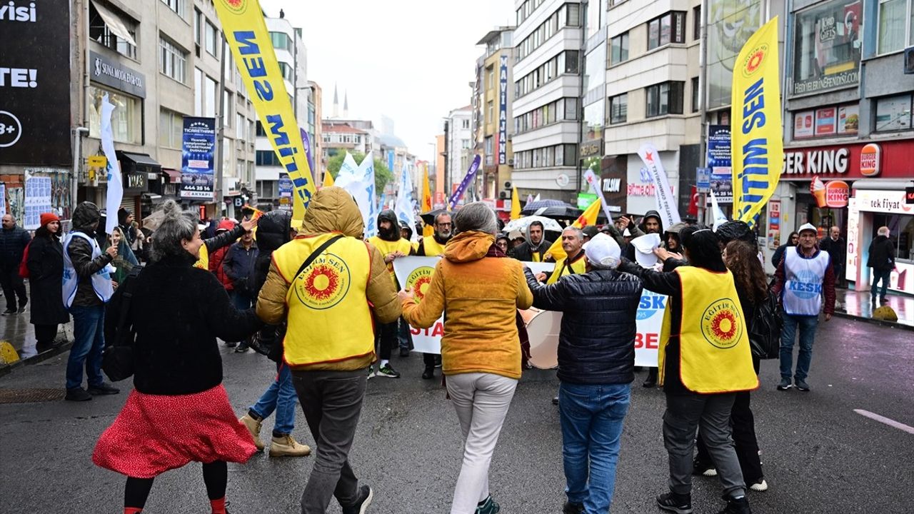 Kadıköy'de 1 Mayıs Kutlaması: Emek ve Dayanışma Günü'nde Mesajlar