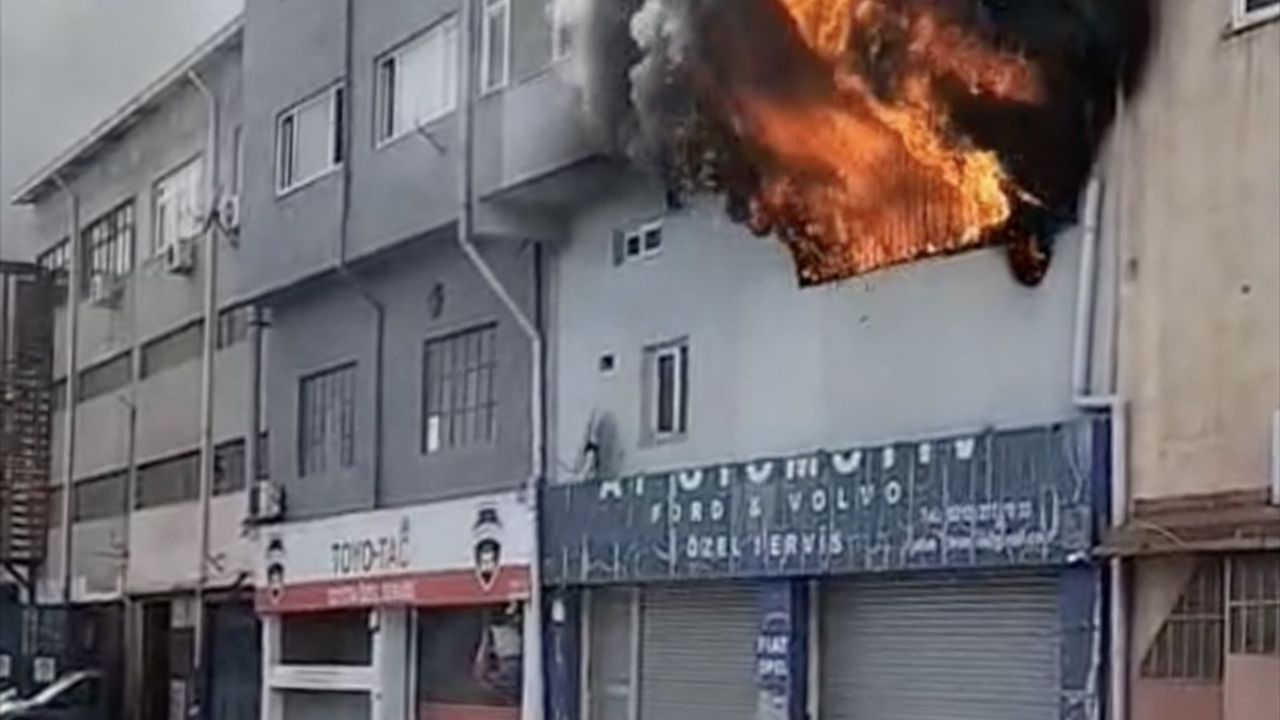 Kağıthane'de Tamirhane Yangını: 1 Ölü, 1 Yaralı
