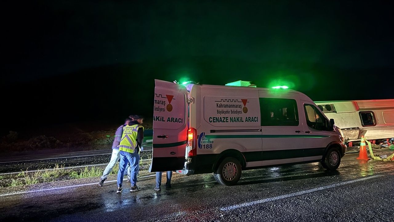Kahramanmaraş'ta Düzensiz Göçmen Taşıyan Minibüs Devrildi