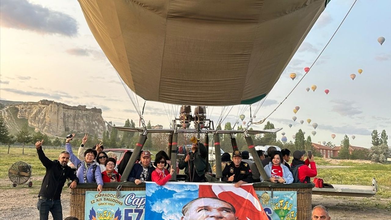 Kapadokya'da Sıcak Hava Balonlarıyla Bayram Coşkusu