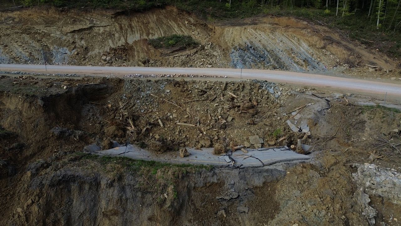 Kastamonu-Çatalzeytin Kara Yolu Yeniden Ulaşıma Açıldı