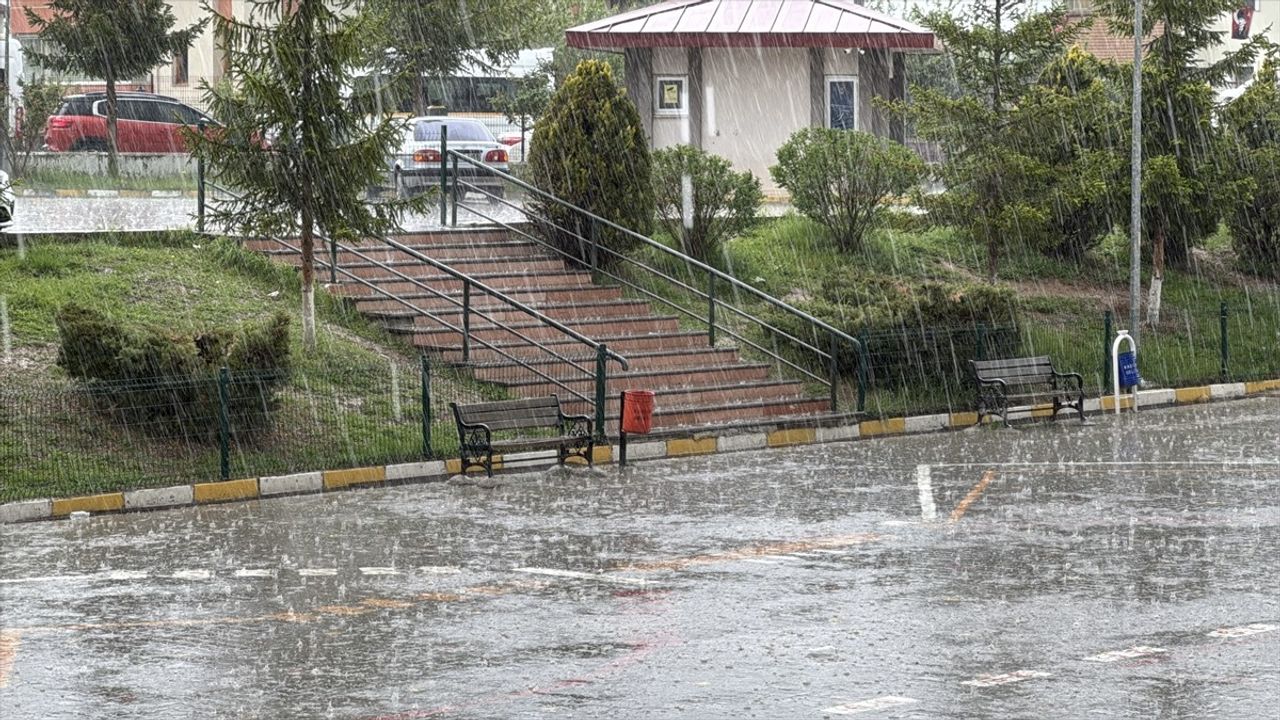 Kastamonu'da Aniden Bastıran Sağanak Hayatı Olumsuz Etkiledi