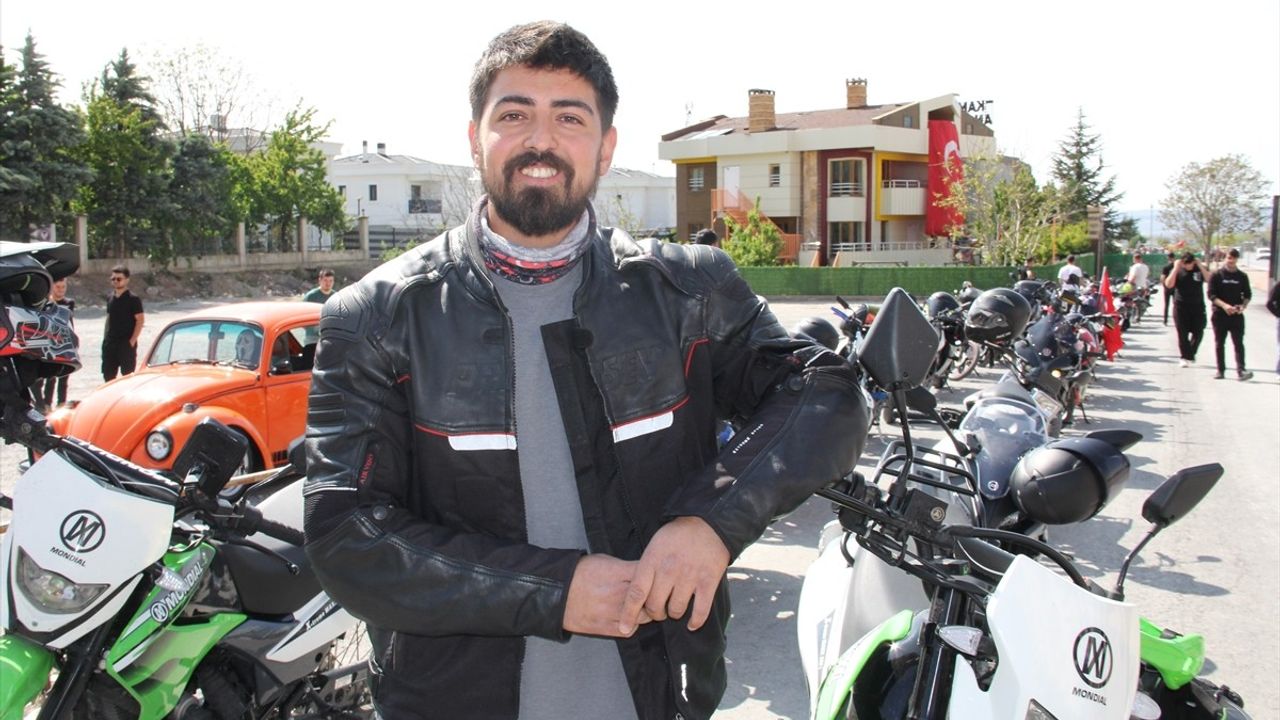 Kayseri'de Motosiklet Tutkunları 19 Mayıs'ı Coşkuyla Kutladı