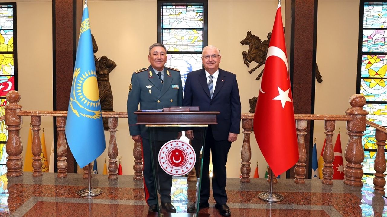 Kazakistan Genelkurmay Başkanı Türkiye'de
