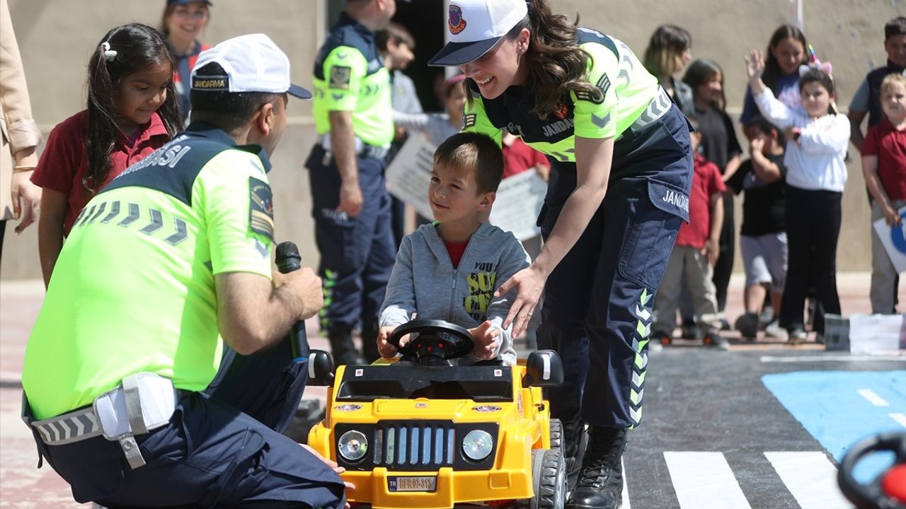 Kırklareli Öğrencilere Jandarmadan Trafik Eğitimi