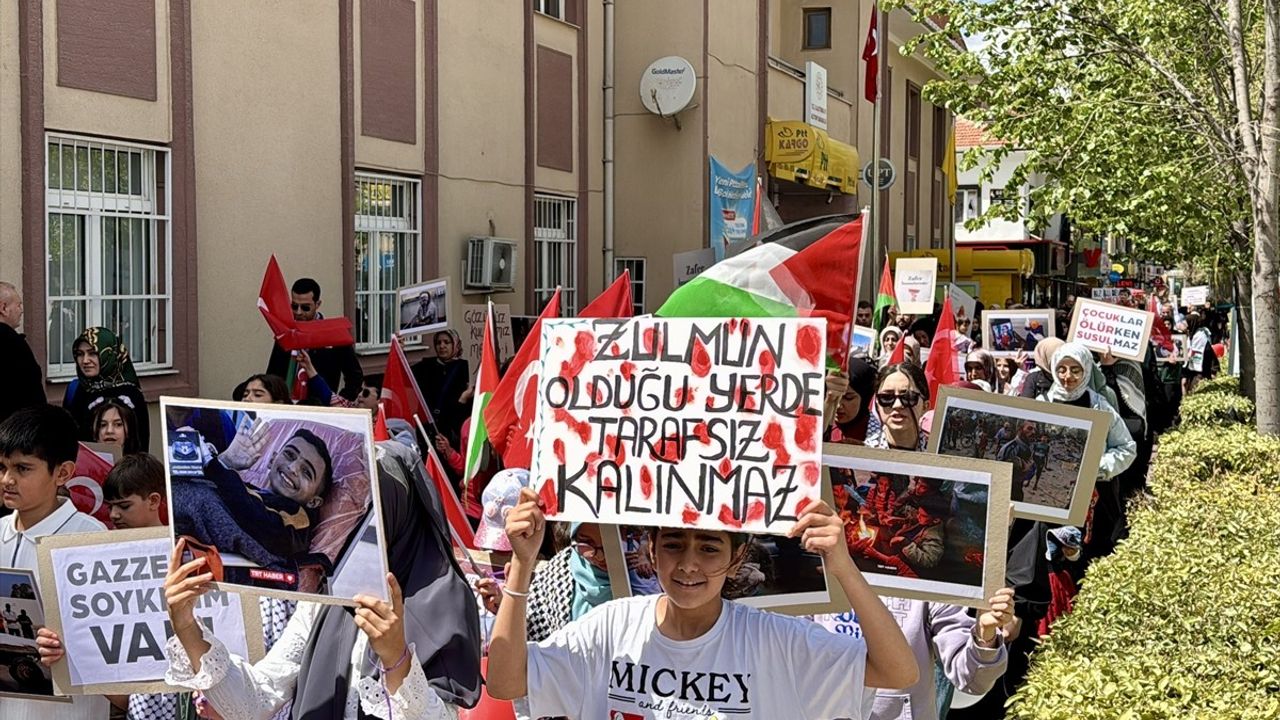 Kırşehir'de Çocuklardan Gazze'ye Destek Yürüyüşü