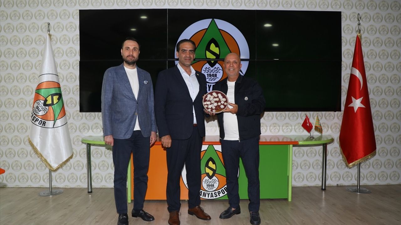 KKTC'li Bakan Gardiyanoğlu'ndan Alanyaspor'a Taziye Ziyareti