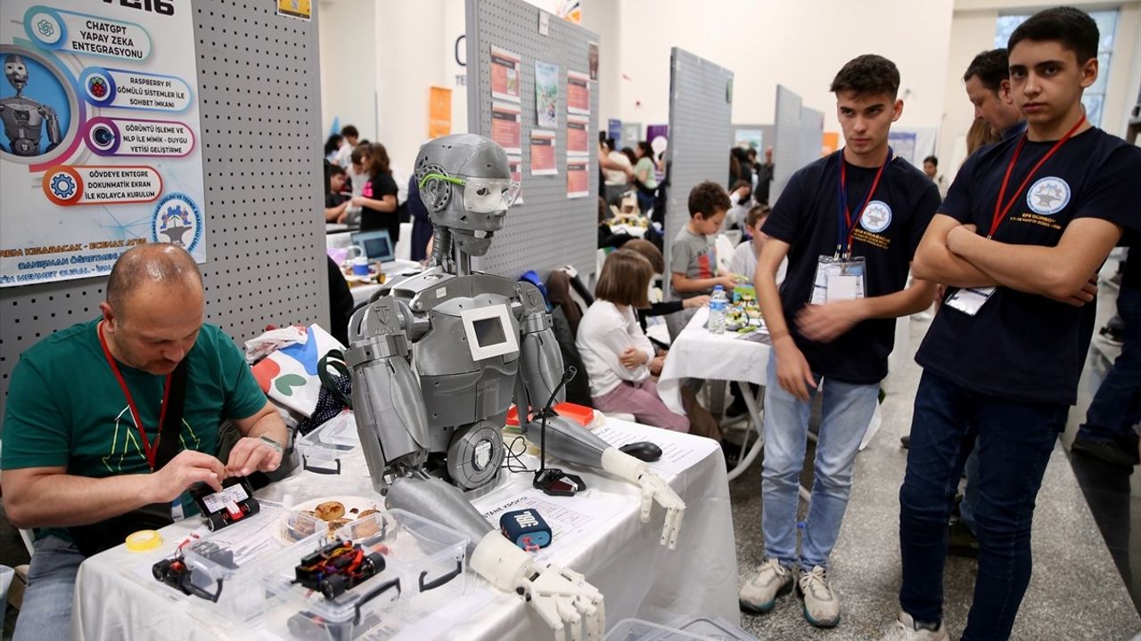 Kocaeli'de 6. Uluslararası Kelebek Robot Olimpiyatları Başladı