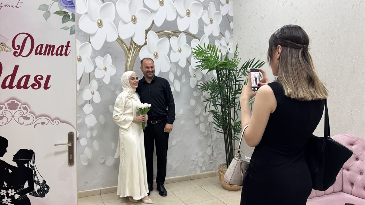 Kocaeli'de Çiftler Özel Tarihte Evlendi