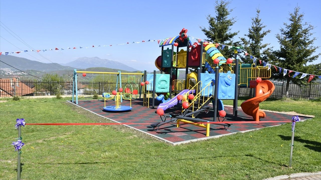 Kosovalı Çocuklara Oyun Parkı