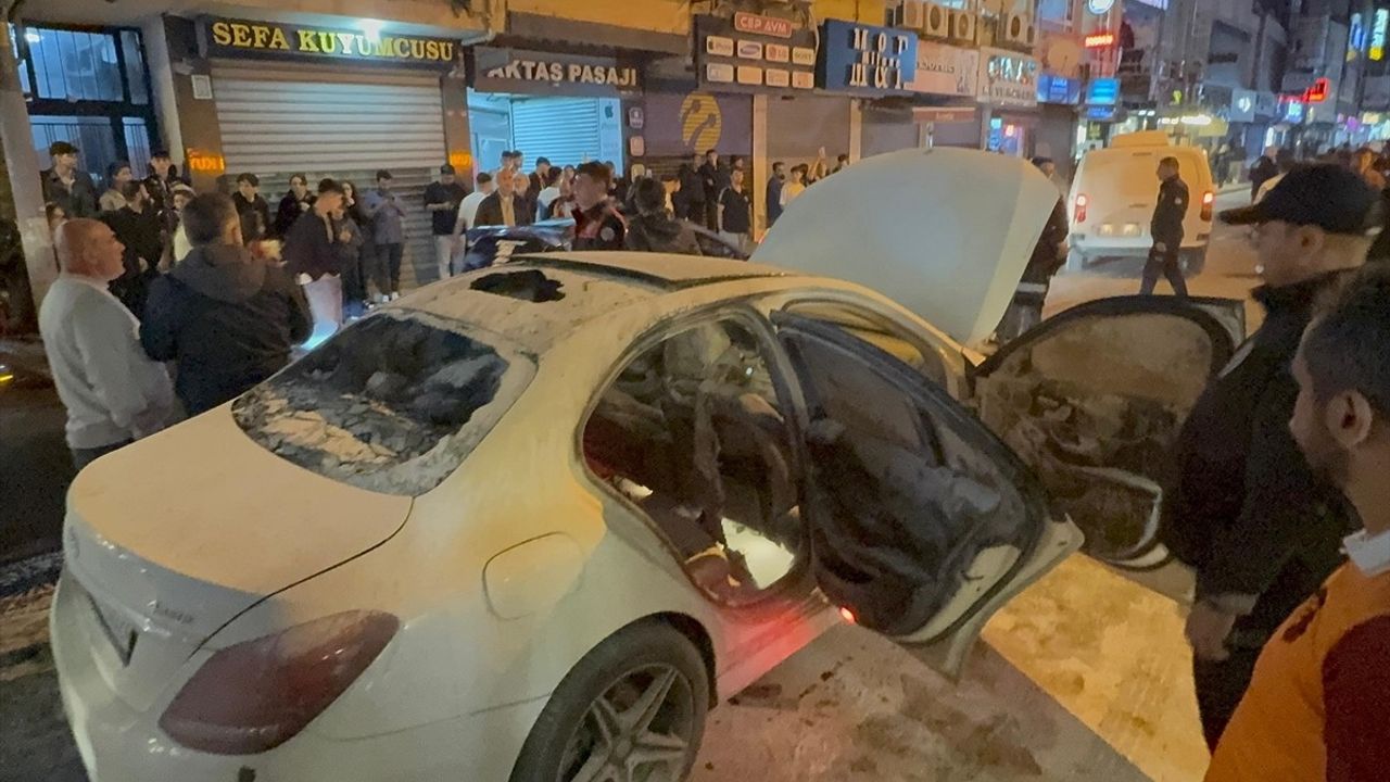 Küçükçekmece'de Galatasaray Şampiyonluk Kutlaması Sırasında Havai Fişek Patladı