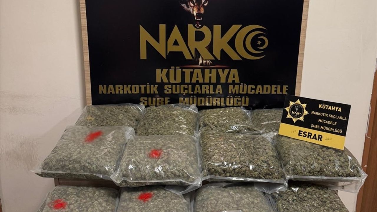 Kütahya'da Uyuşturucu Operasyonu: 15 Kilo Esrar Ele Geçirildi