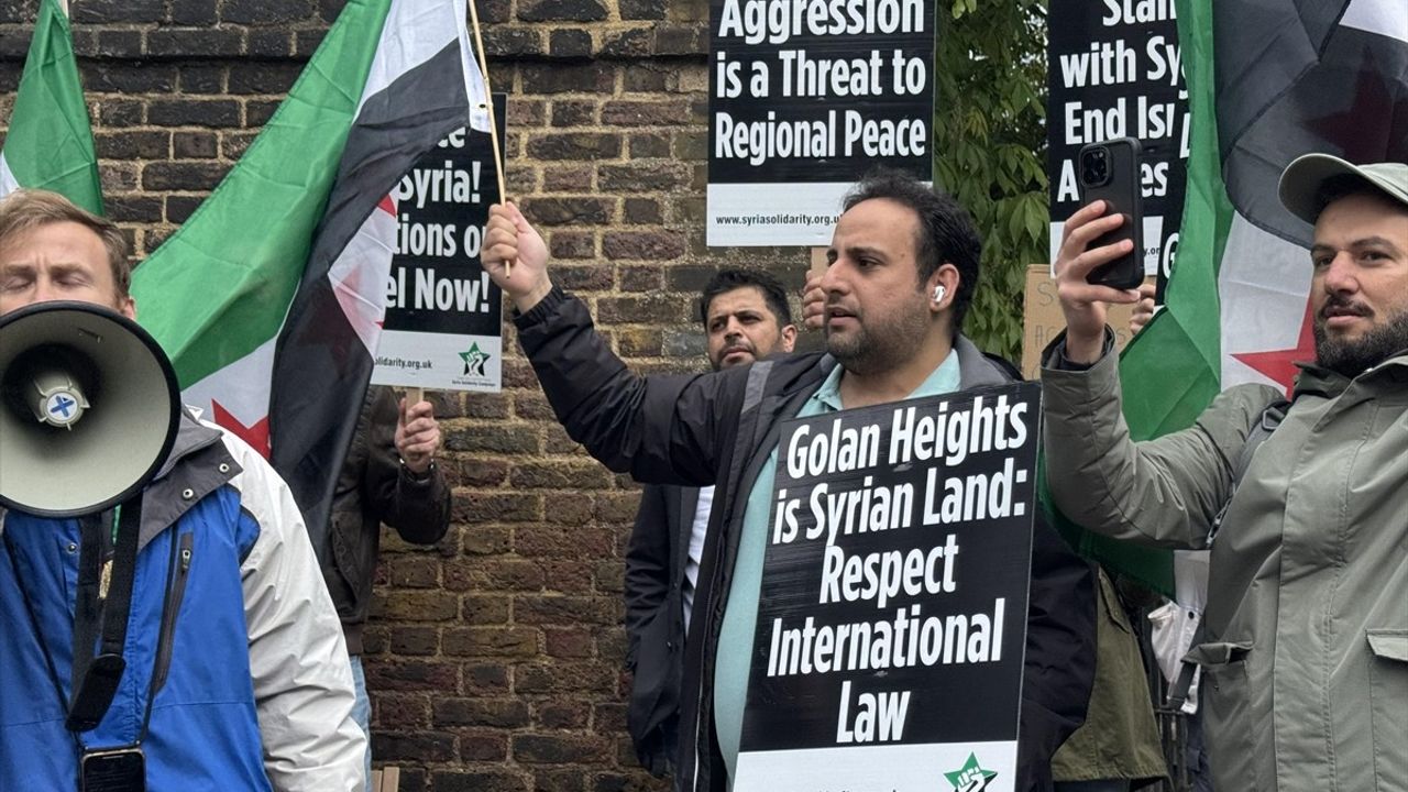 Londra'da İsrail'in Saldırılarına Protesto