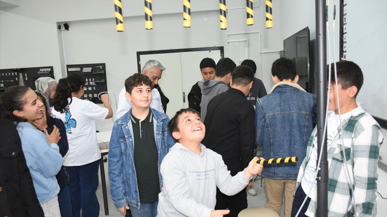 Malatya'da Çocuk Üniversitesi Bilim Şenliği Başladı