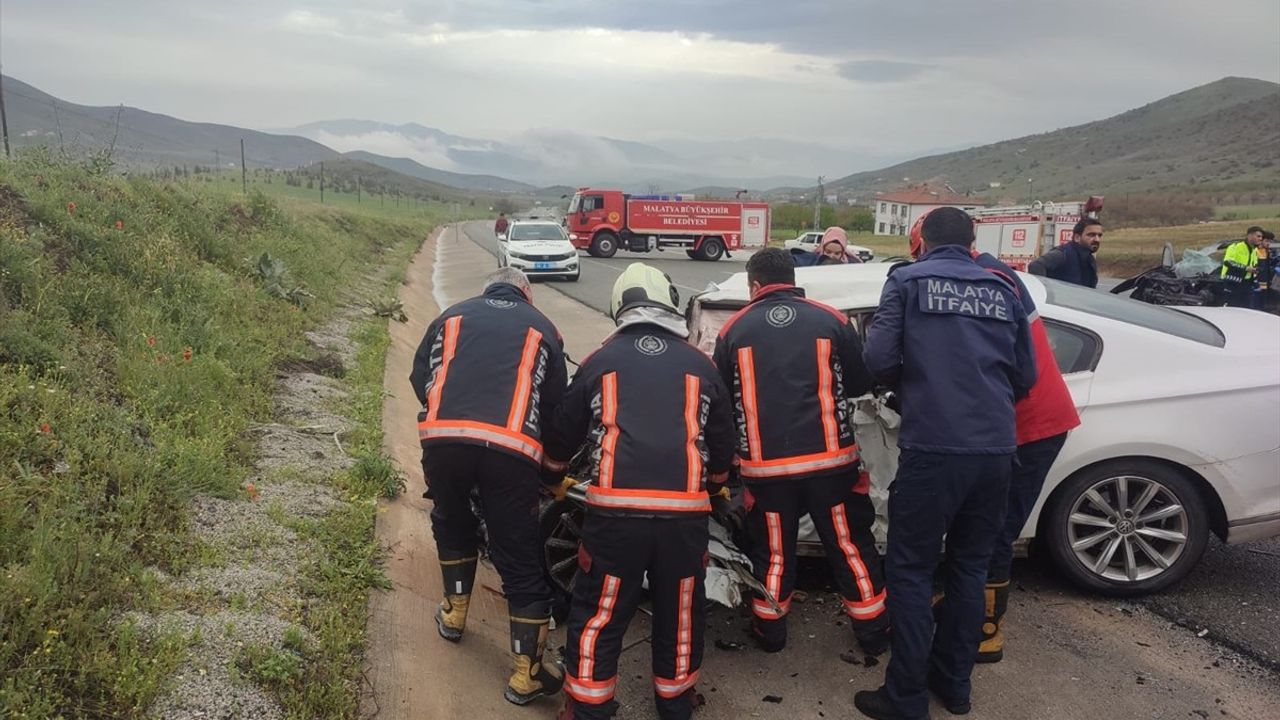 Malatya'da Otomobil Kazası: İki Kişi Hayatını Kaybetti