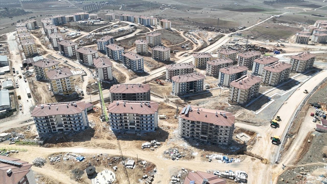 Malatya'daki Deprem Konutları İnşaatı Devam Ediyor