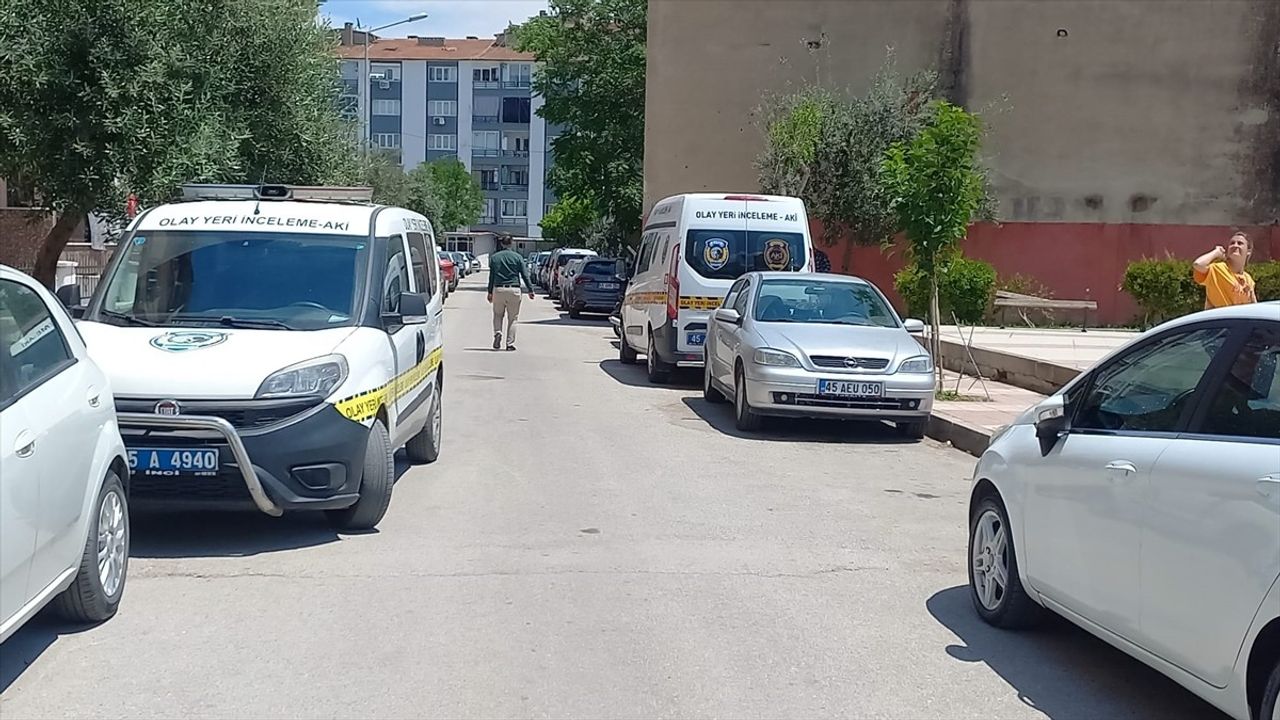 Manisa'da 85 Yaşındaki Kadına Gaspa Çalışan Şüpheliler Yaralanmasına Neden Oldu