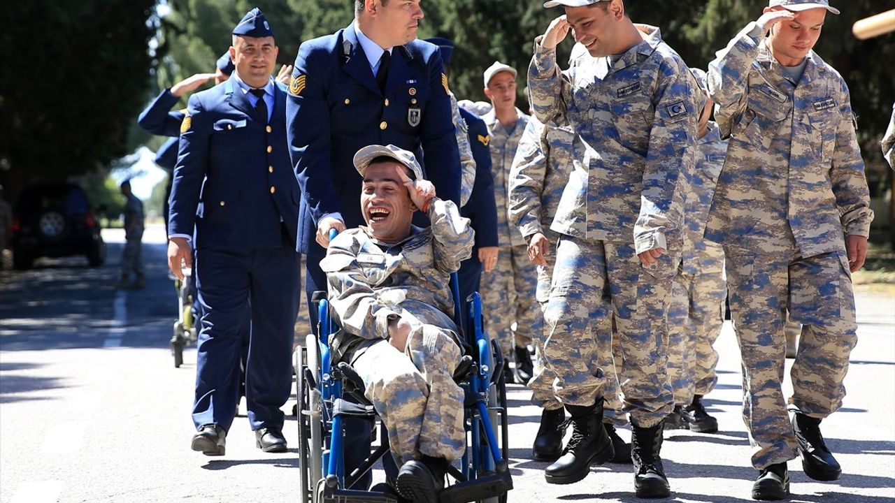 Manisa'da Engelli Gençler İçin Anlamlı Askerlik Töreni