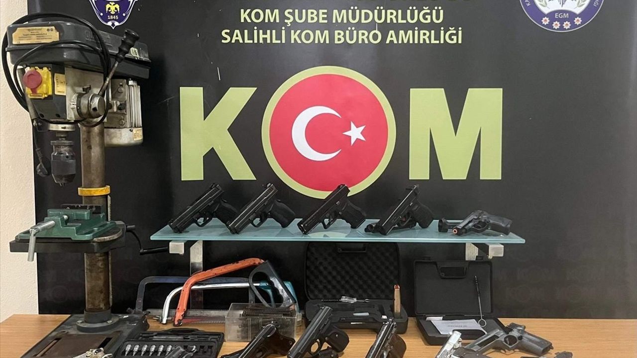 Manisa'da Yasa Dışı Silah Ticareti Operasyonu