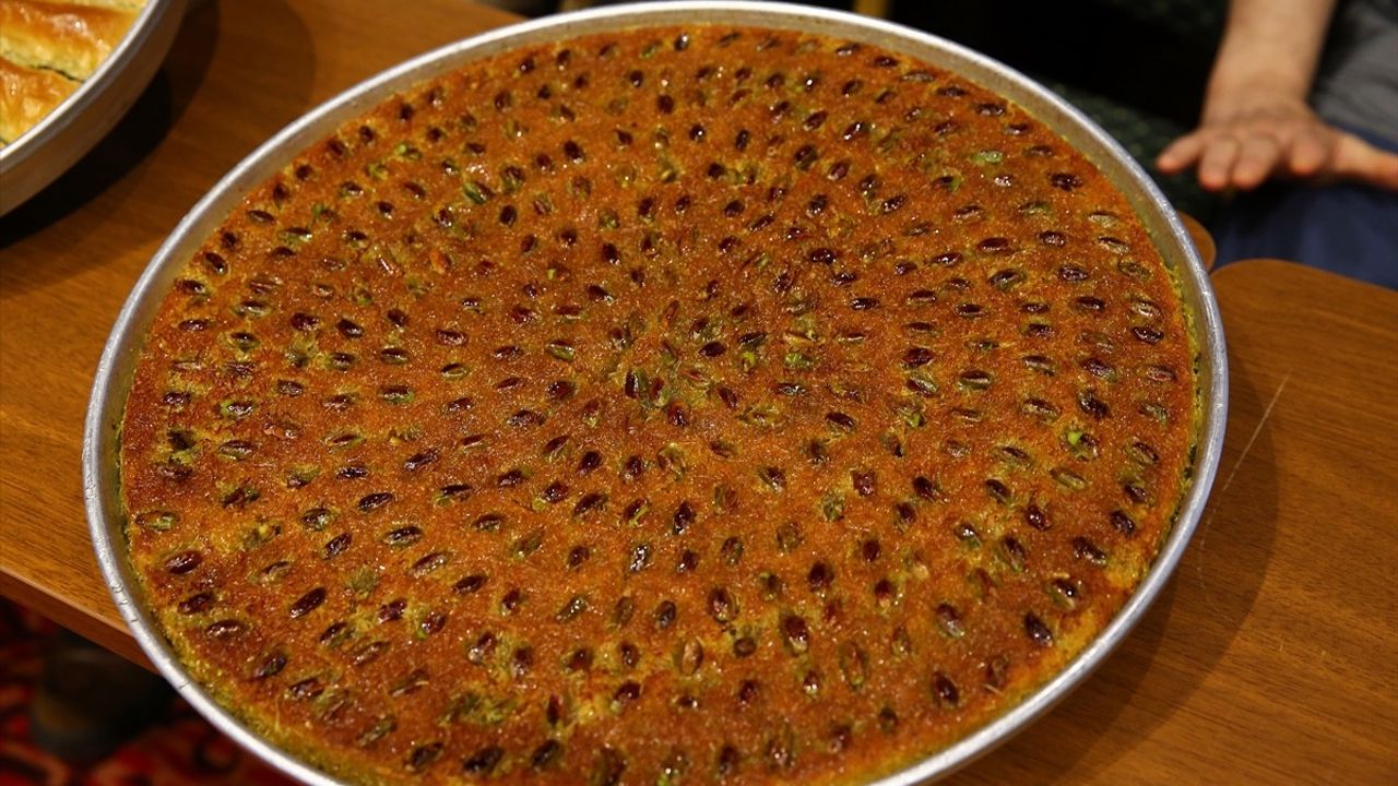 Mersin'de Baklava ve Tatlı Üreticileri Buluştu