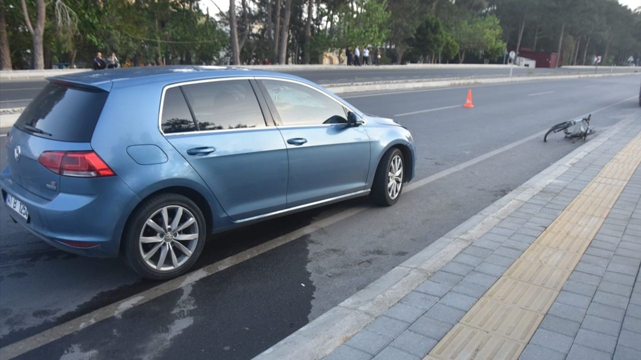 Mersin'de Bisikletli Çocuğa Otomobil Çarptı
