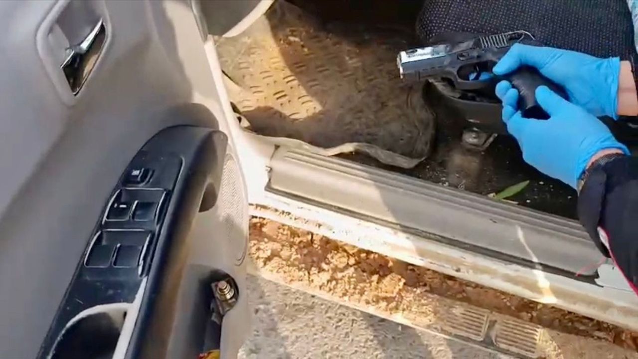 Mersin'de Ruhsatsız Tabancalar Ele Geçirildi