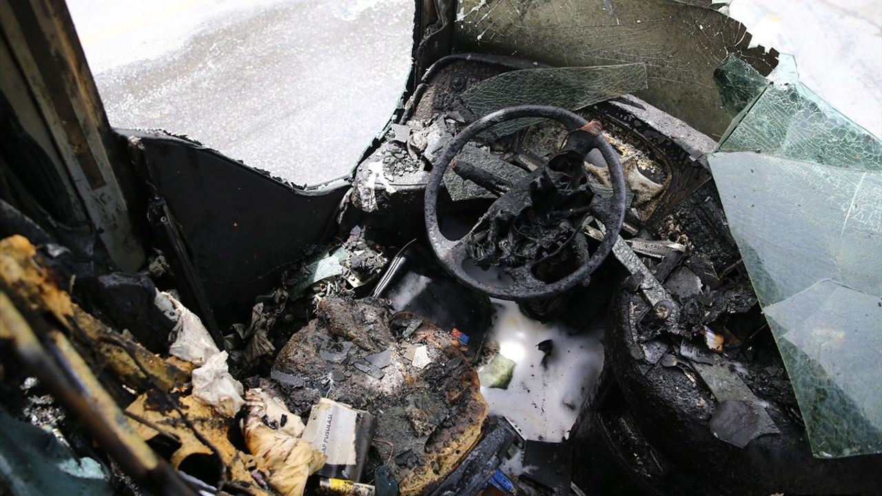 Mersin'de Seyir Halindeki Yolcu Otobüsü Yangını