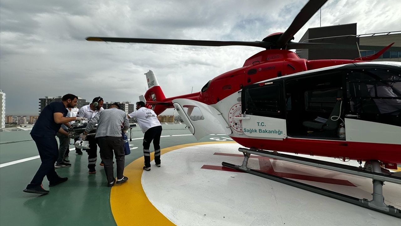 Mersin'den Ankara'ya Ambulans Helikopterle Bebek Sevk Edildi