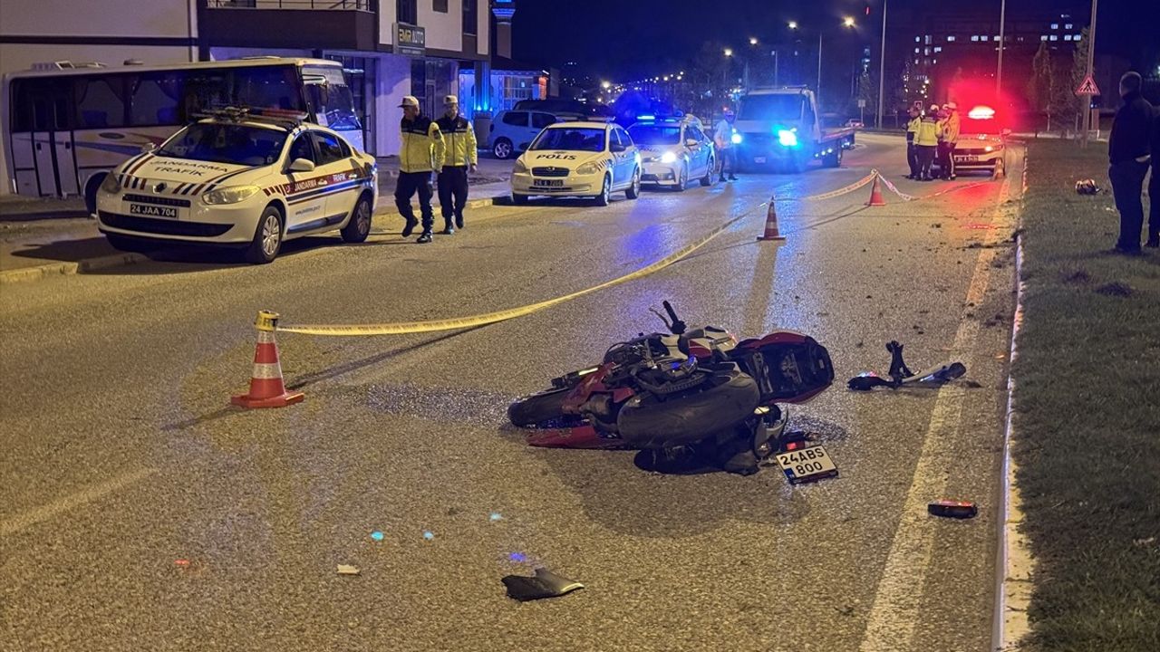 Motosiklet Kazası Erzincan'da Hayatlara Mal Oldu