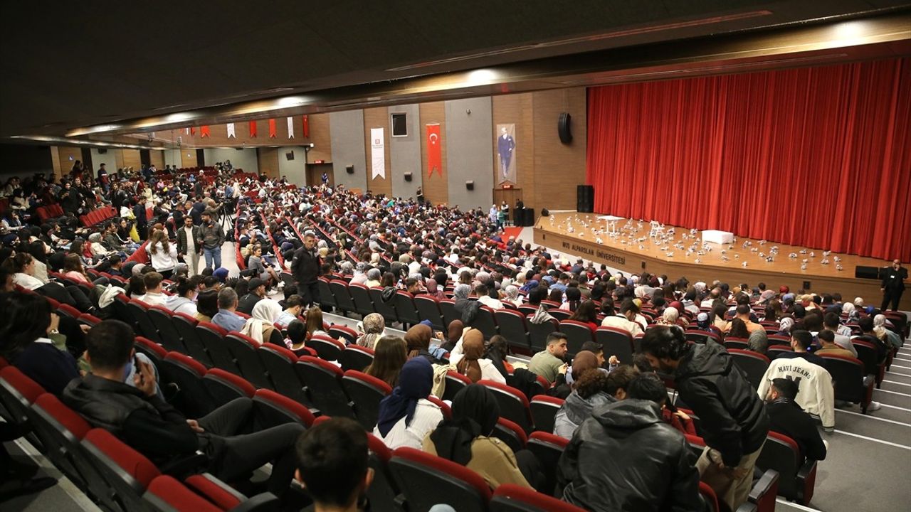 Muş'ta 2. Tiyatro Günleri Başladı