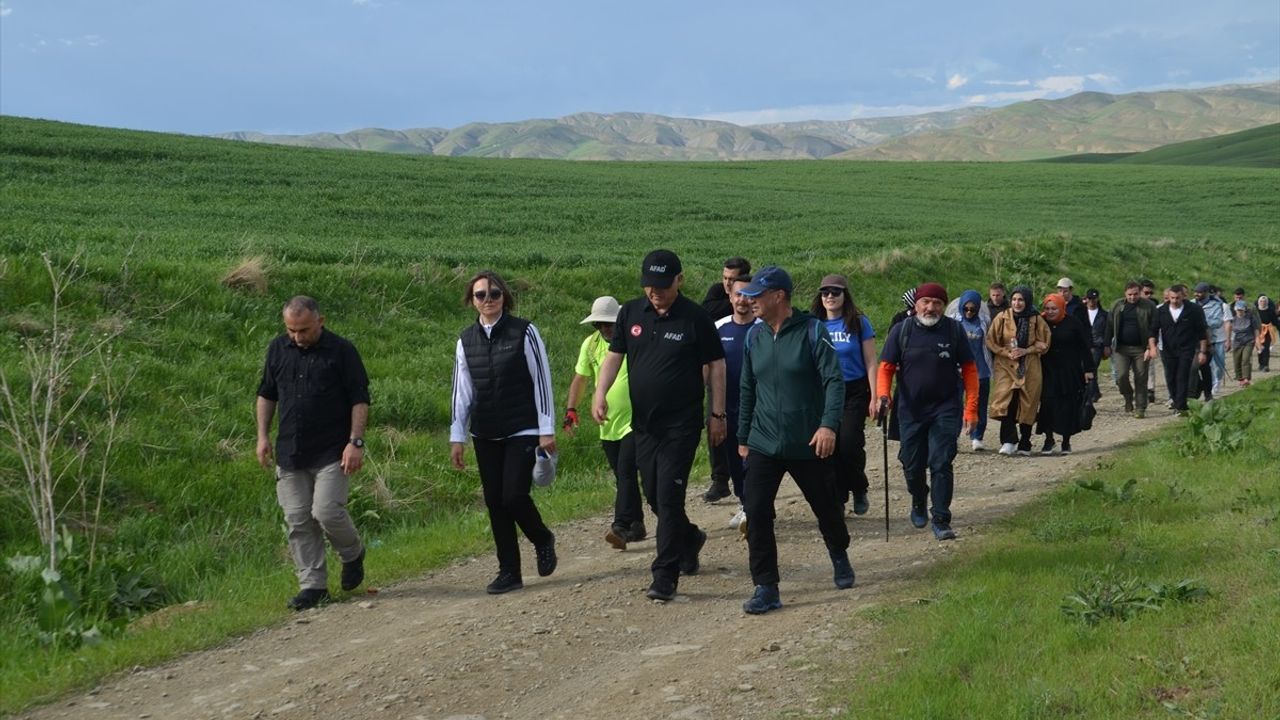 Muş'ta 7. Lale Festivali Kapsamında Doğa Yürüyüşü