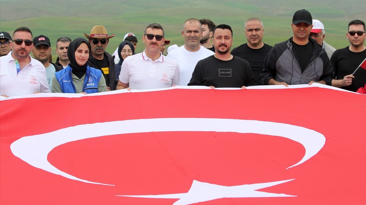 Muş'ta Gençlik Yürüyüşü Coşkusu