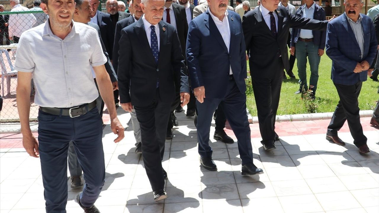 Mustafa Destici Sivas'ta Taziye Ziyaretinde Bulundu