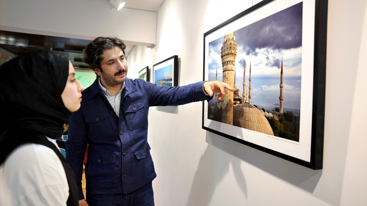 Nevzat Yıldırım'ın 'İstanbul'u Sevmek' Sergisi Sanatseverlerle Buluştu