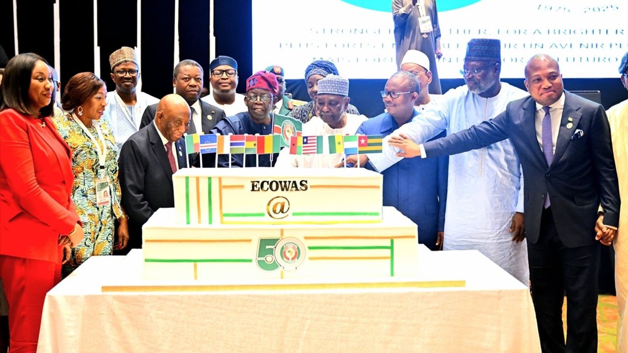 Nijerya'da ECOWAS'ın 50. Yılı Coşkuyla Kutlandı