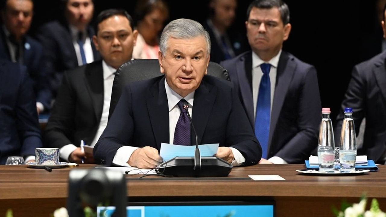 Özbekistan Cumhurbaşkanı Mirziyoyev, TDT Zirvesi'nde Önemli Açıklamalarda Bulundu
