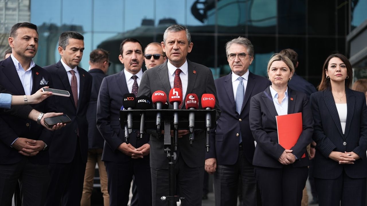 Özgür Özel'in TİSK Ziyareti: İşverenleri Dinlemenin Önemi