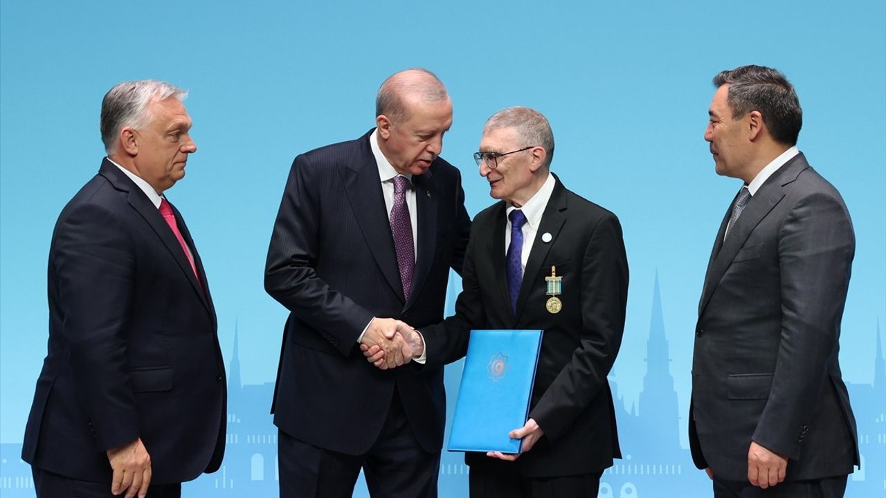 Prof. Dr. Aziz Sancar'a Ali Şir Nevai Uluslararası Ödülü