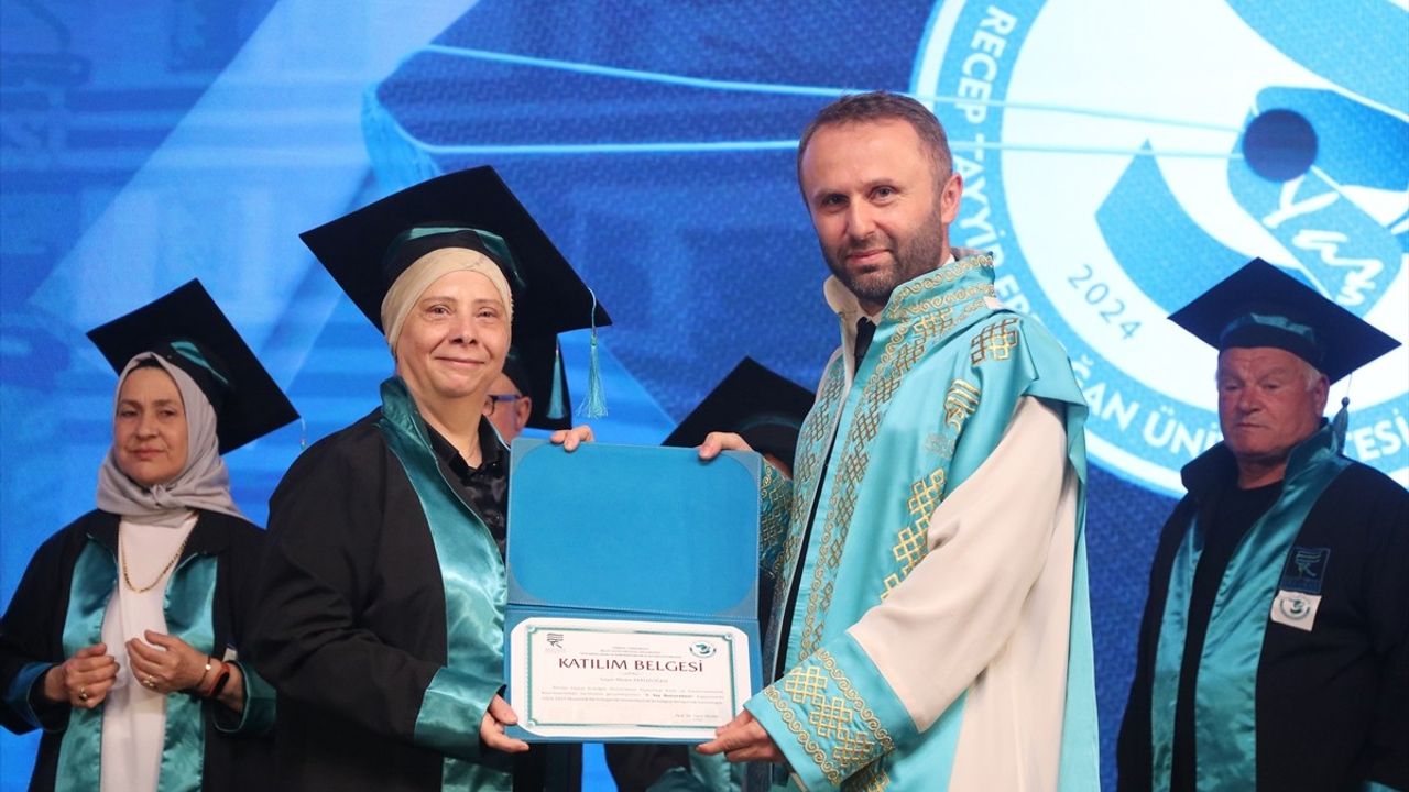 Rize'de 3. Yaş Üniversitesi Mezuniyet Töreni