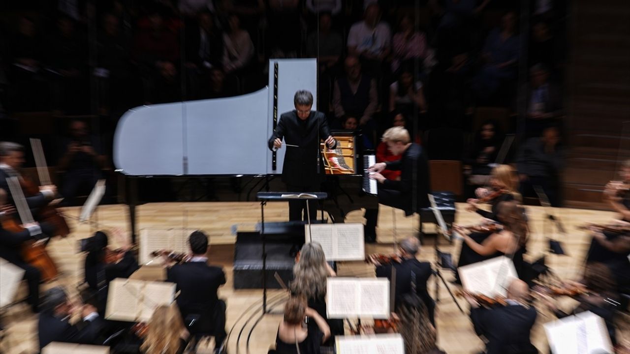 Rus Piyanist Alexander Malofeev Ankara'da Muhteşem Bir Konser Verdi
