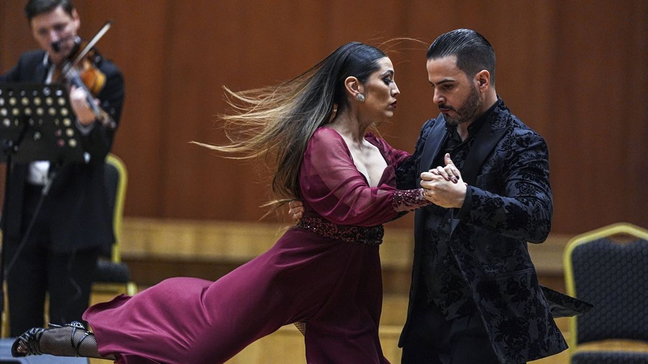Rus Tango Passional Orkestrası, Ankara'da Tango Gecesi'nde Sahne Aldı