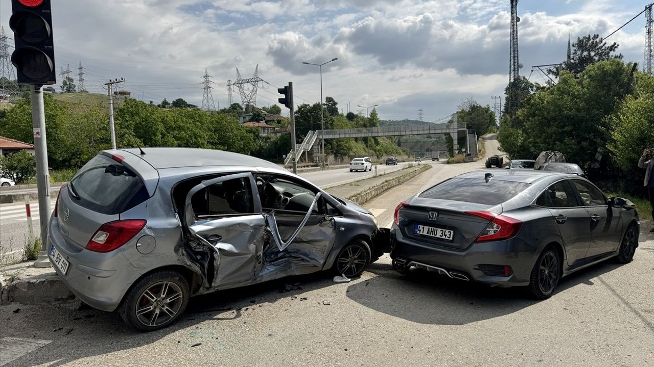 Sakarya'da Feci Kaza: 4 Yaralı